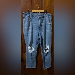 18 - American Eagle Mom Jeans